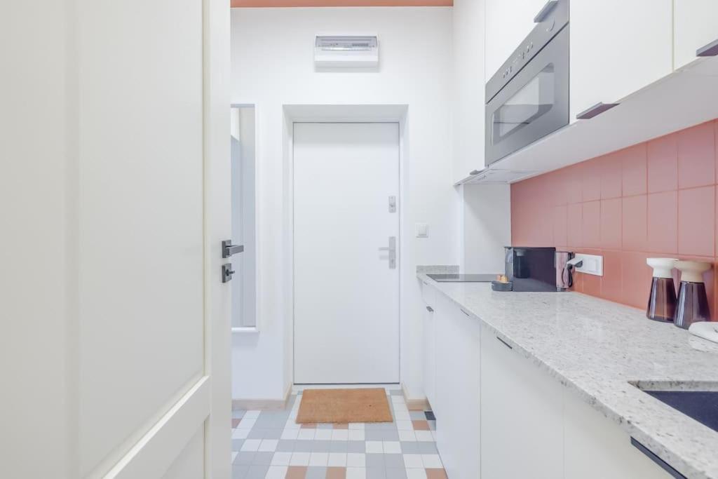 Modern Apartment In City Centre กดัญสก์ ภายนอก รูปภาพ