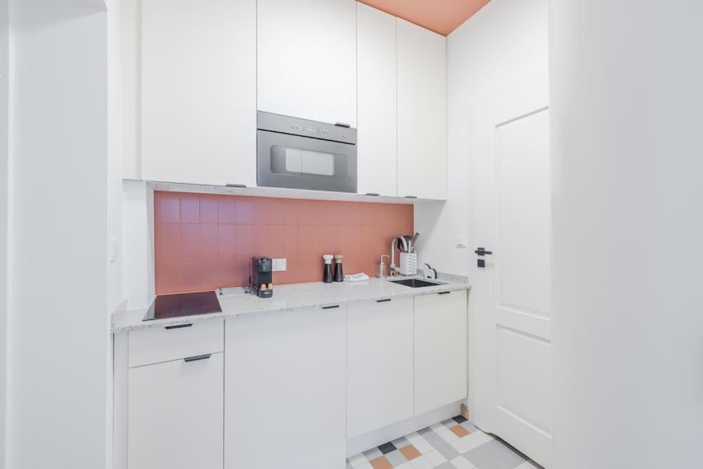 Modern Apartment In City Centre กดัญสก์ ภายนอก รูปภาพ